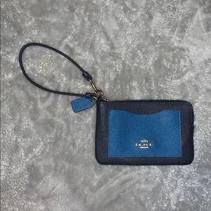 Fairly new wristlet, gently used, no tags
